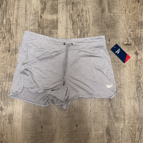 Ladies Reebok shorts - Picture 2 of 8